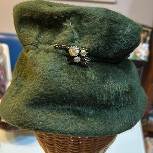Vintage  olive green hay with brooch by Pinehurst made for Pomeroys St.Patricks